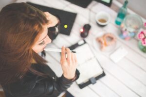子育てママ向けのプログラミング講師はどこで見つけられる？
