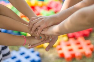 子供が寝た後に始めるノーコードの副業アイデアは？