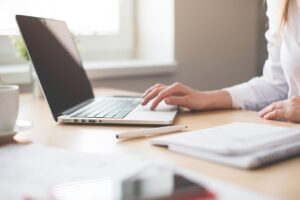 主婦が夜に作業できる副業にはどんな選択肢がある？