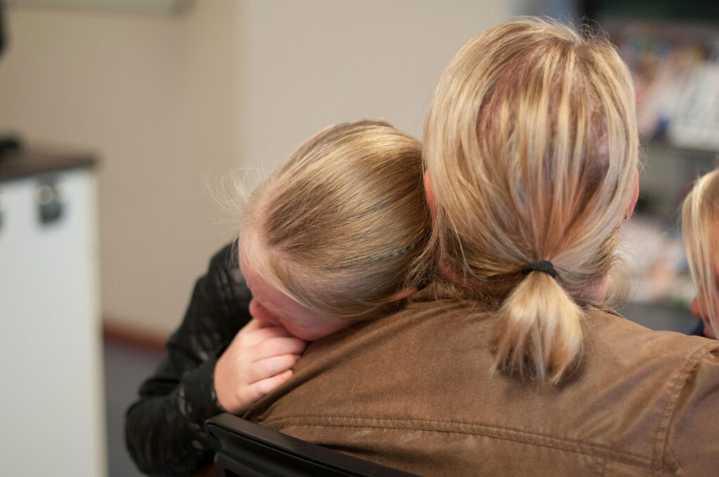 子育てママが夜に副業を始めるための学び直しは必要？